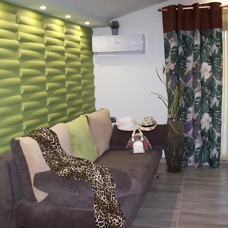 Apartment Sea Breeze 2